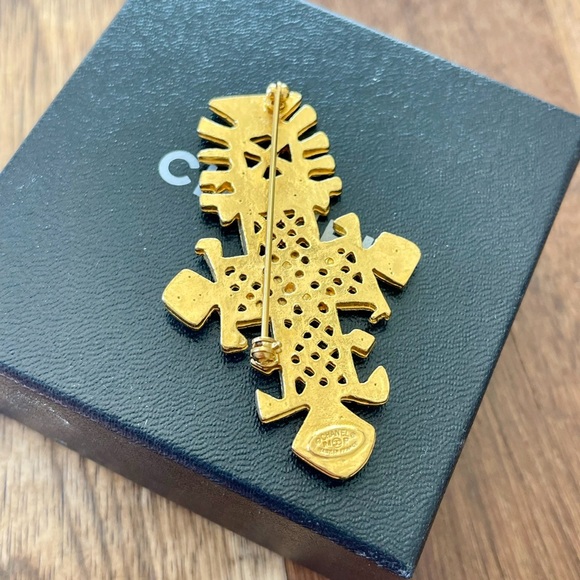 ❤️ CHANEL ❤️ Vintage CC Cross Brooch - Picture 2 of 6